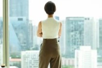 鐘睒睒，投了山西女首富楊霞