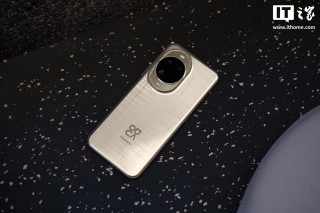 【IT之家圖賞】華為 nova 14 Ultra 實拍：全新星耀環(huán)、經(jīng)典格紋，一眼吸金