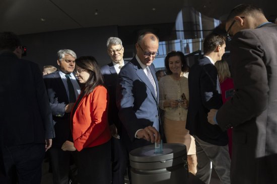 德國(guó)劃時(shí)代的財(cái)政支出法案獲得聯(lián)邦議院通過(guò) 將送交參議院于周五表決  第1張